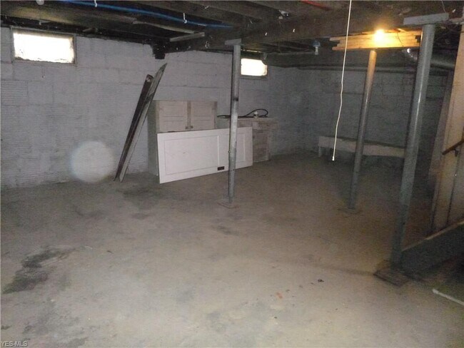 Building Photo - 62 E Rosewood Ave