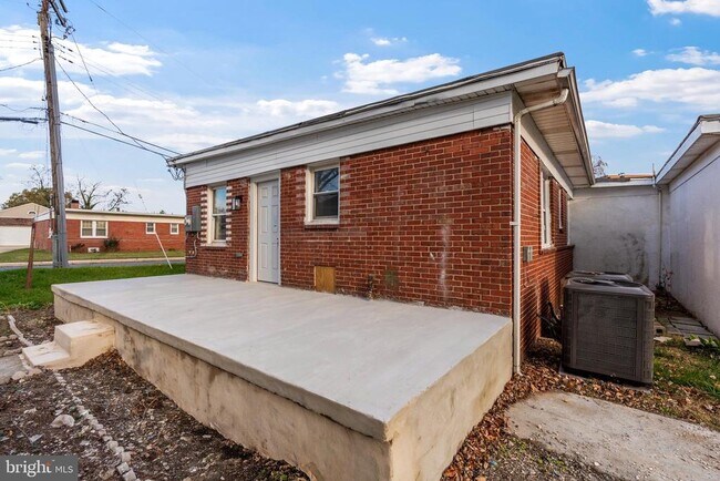 Building Photo - 730 New Pittsburg Ave