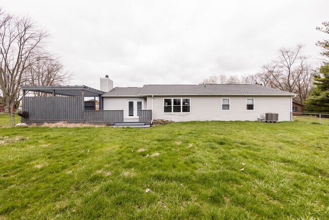 Building Photo - 229 Topaz Ln