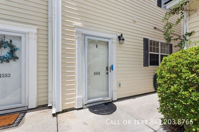 Building Photo - 4585 Great Oak Dr