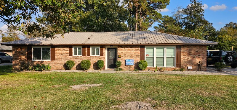 Primary Photo - 915 Sharon St