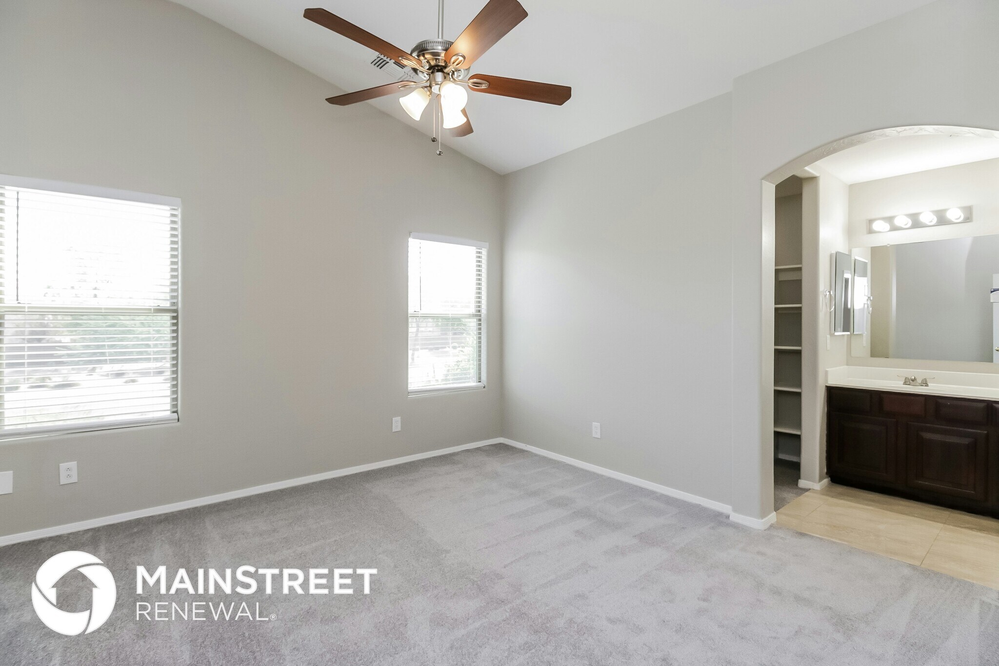 Building Photo - 7019 S 43rd Dr