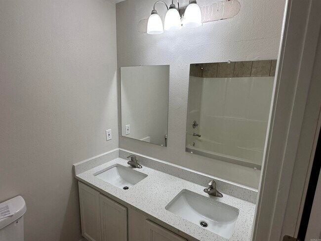 Building Photo - 216 Spring Branch Dr