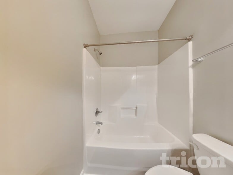 Building Photo - 28 Ashview Dr