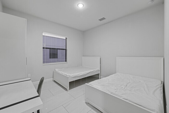 Building Photo - 2915 65th St W