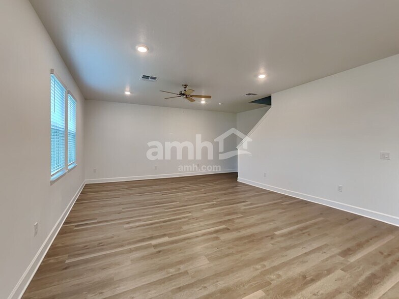 Building Photo - 37854 Dusty Saddle Ln