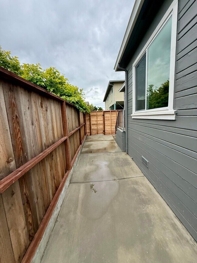 Building Photo - Completely Remodeled Single Family House!