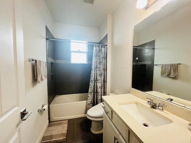 Building Photo - 1225 Bristol Oaks Way