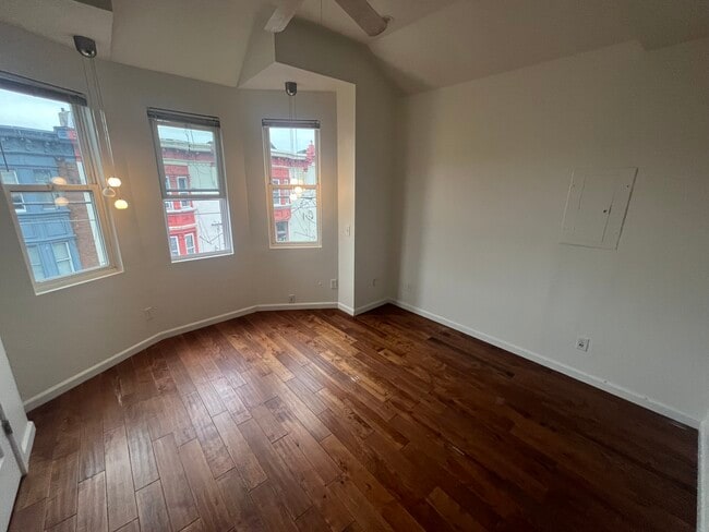 Primary Photo - 750 S 4th St