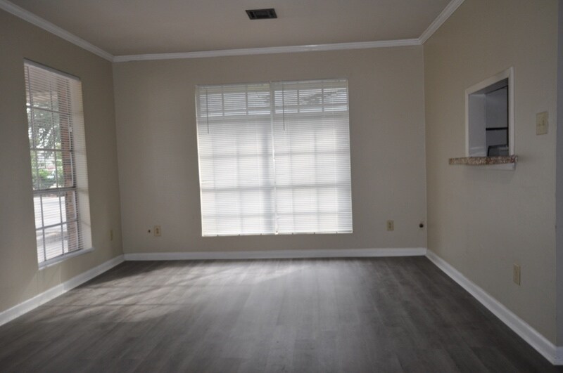 Building Photo - 111 Antoinette St