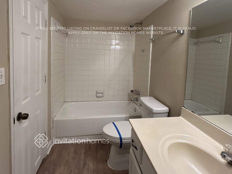 Building Photo - 2529 Country Lake Cir