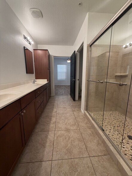 Building Photo - 14575 W Mountain View Blvd