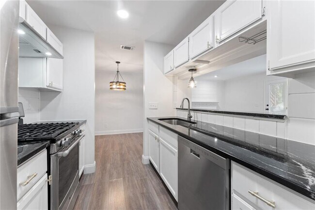 Building Photo - 103 Warm Springs Cir