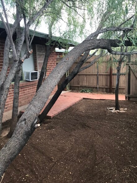 Building Photo - 1611 E Mitchell St