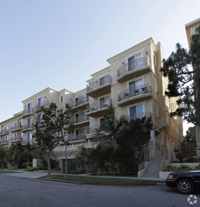 Primary Photo - 2306 Fox Hills Dr