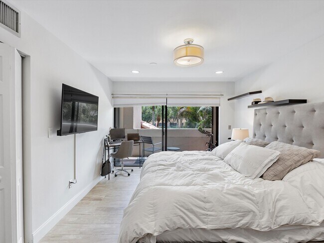 Building Photo - 9001 SW 94th St