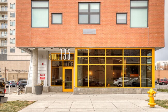 Building Photo - 135 Adams St