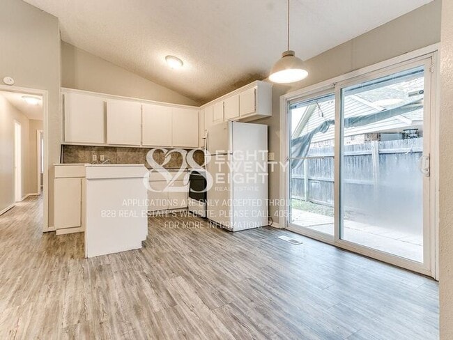 Building Photo - Now Touring & Available for Move in! 3 Bed/1.5 Bath Duplex in West Norman!