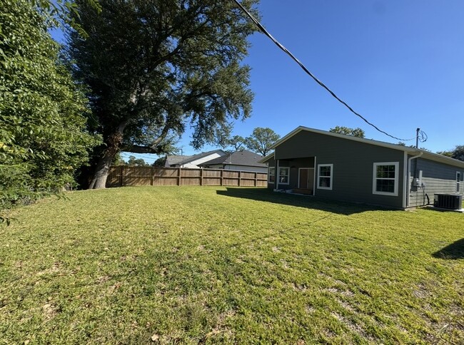 Building Photo - 8437 Winthrop Ln