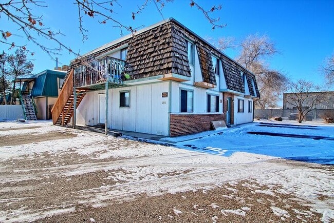 Building Photo - Spacious 2BR in Clifton 4-Plex - Private Parking included