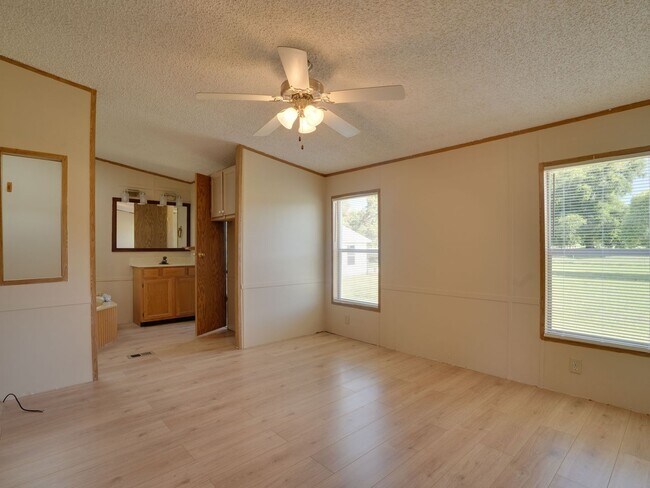 Building Photo - 3 Bedroom Single Family Home in Lady Lake