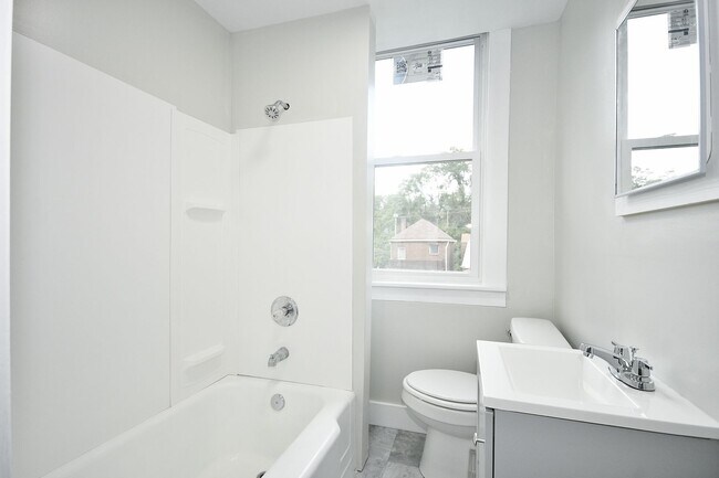 Building Photo - 303 N Holland Ave