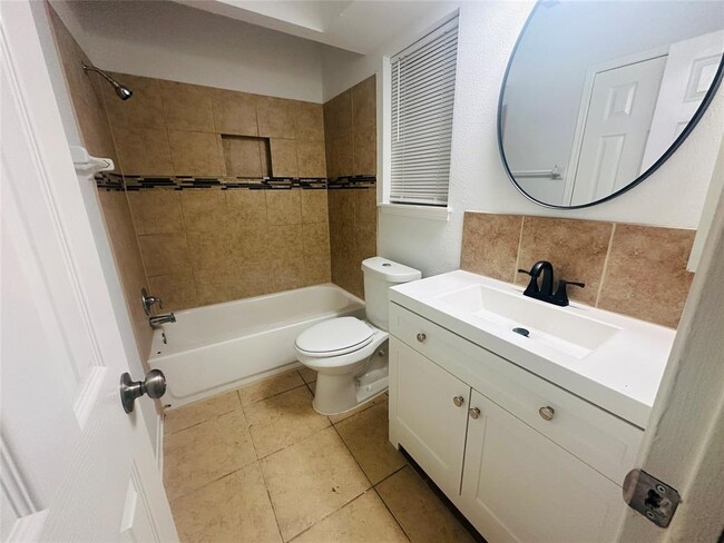Building Photo - 12808 Dairy Brook Dr