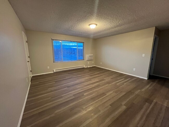 Building Photo - Lily1852 (KC-AM)