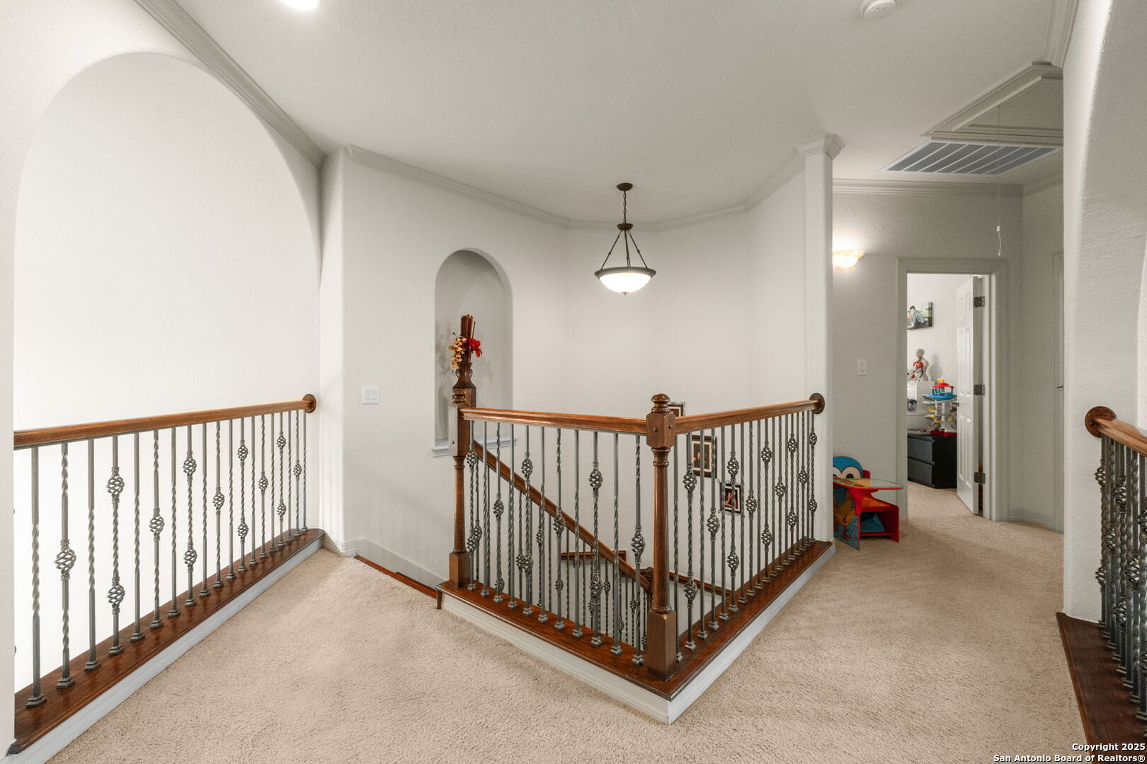 Building Photo - 846 Fawnway