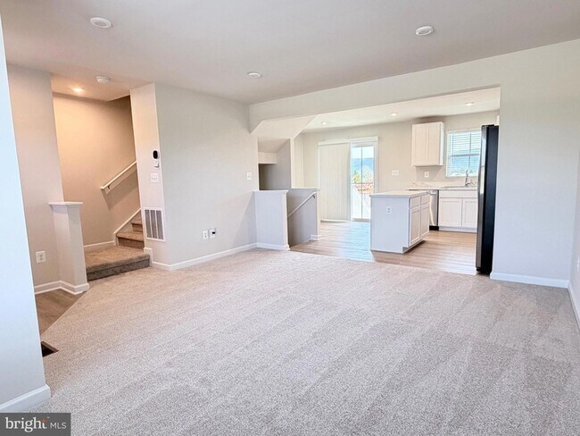 Building Photo - 785 Hisey Ave