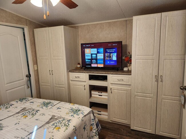Building Photo - Charming 1BR House in Austell
