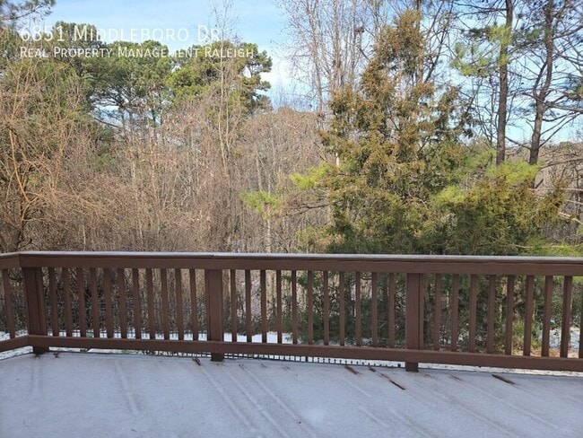 Building Photo - 6851 Middleboro Dr