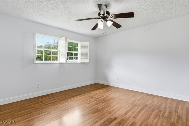 Building Photo - 4520 SE 11th Pl