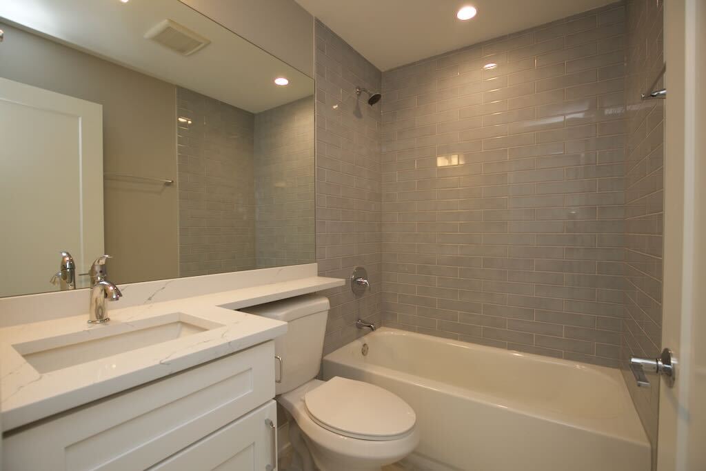 Building Photo - 3930 N Janssen Ave