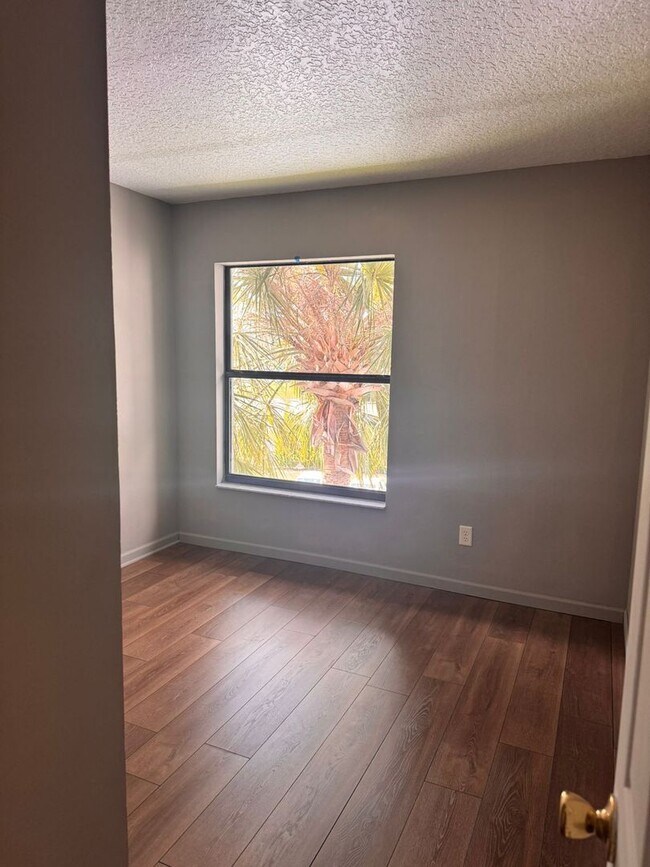 Building Photo - Updated 2BR/2BA Condo in Pine Ridge Club, ...