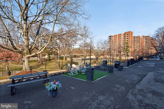 Building Photo - 1200 S Arlington Ridge Rd