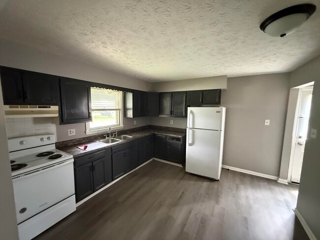 Building Photo - 327 Garden Park Dr