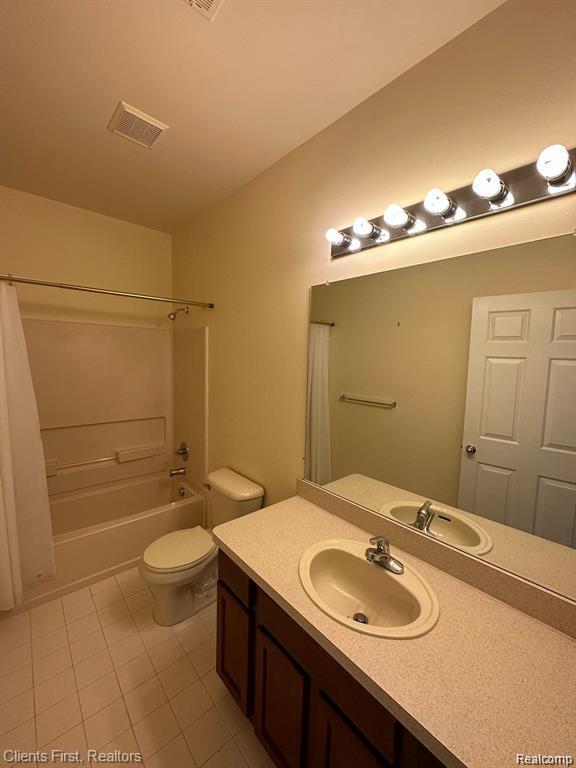Building Photo - 2156 Pinecroft Dr