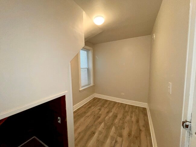 Building Photo - 4045 S Richmond St