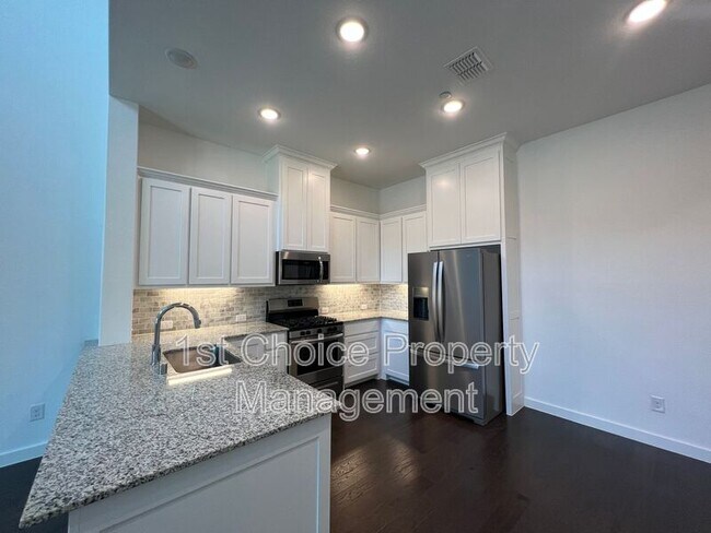 Building Photo - 6573 Iron Horse Blvd