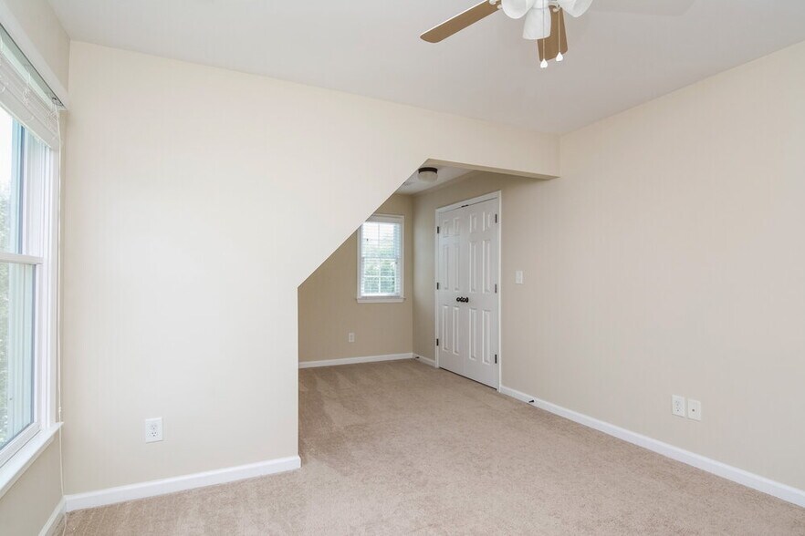 Building Photo - 2400 Chandler Grove Dr