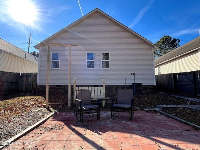 Building Photo - 323 Tokay Dr