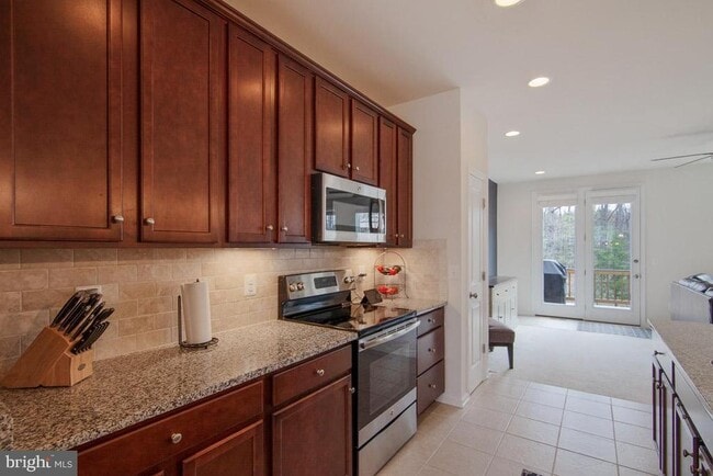 Building Photo - 136 Solara Dr