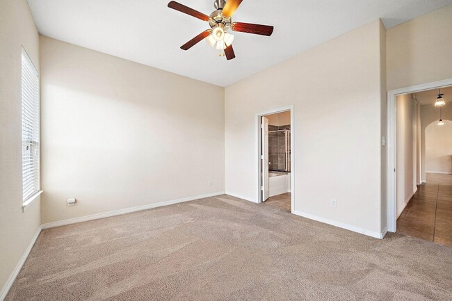 Building Photo - 912 Sweet Pine Dr