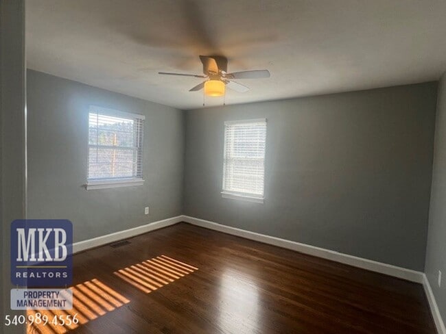 Building Photo - 6221 Shady Acres Dr