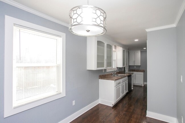 Building Photo - 1111 Westchester Dr