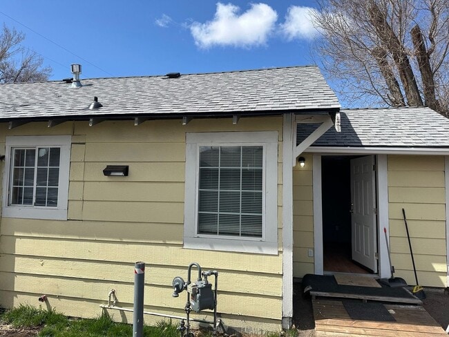 Building Photo - 2415 Eberlein Ave