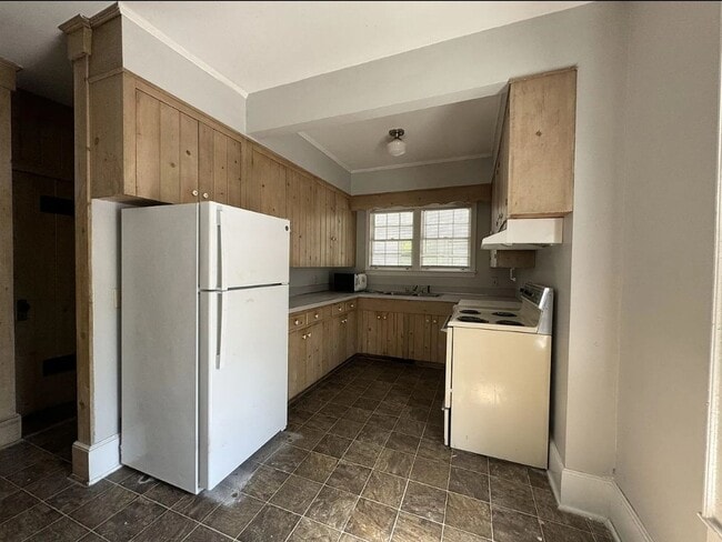 Building Photo - 2 bed 2 bath Home - Close to Downtown and ...