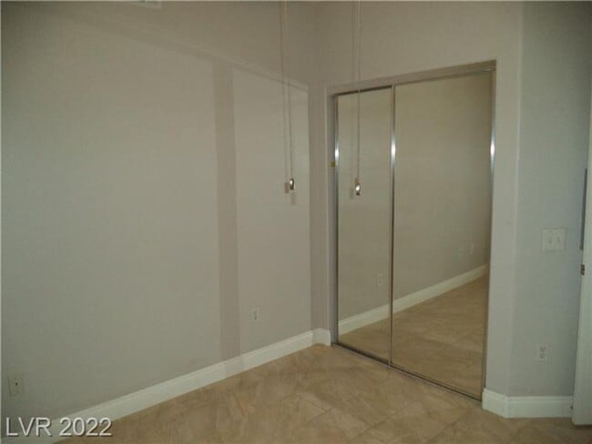 Building Photo - BEAUTIFUL FIRST FLOOR CONDO IN GATED COMMU...