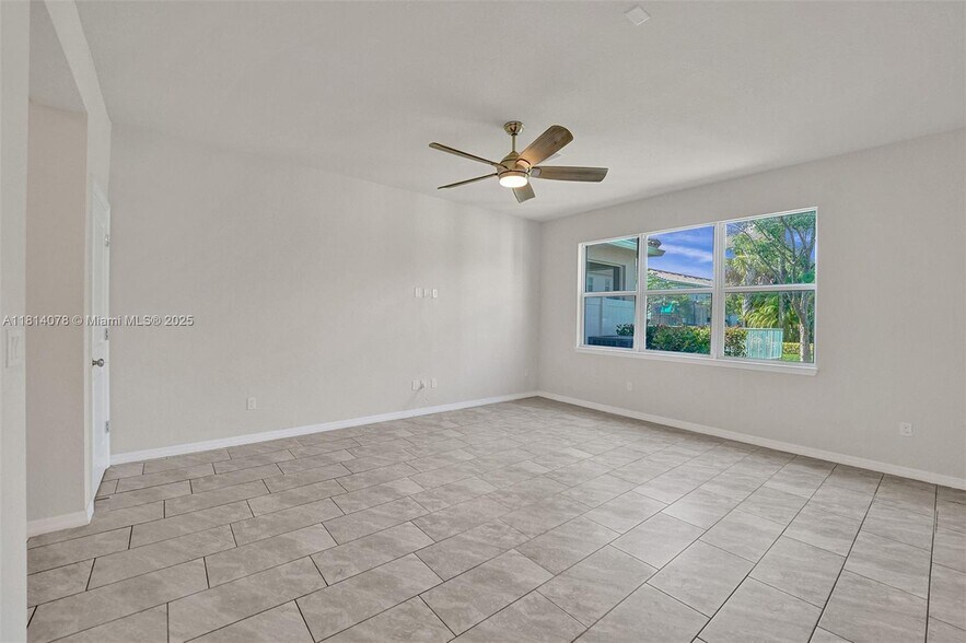 Building Photo - 4764 Eucalyptus Dr
